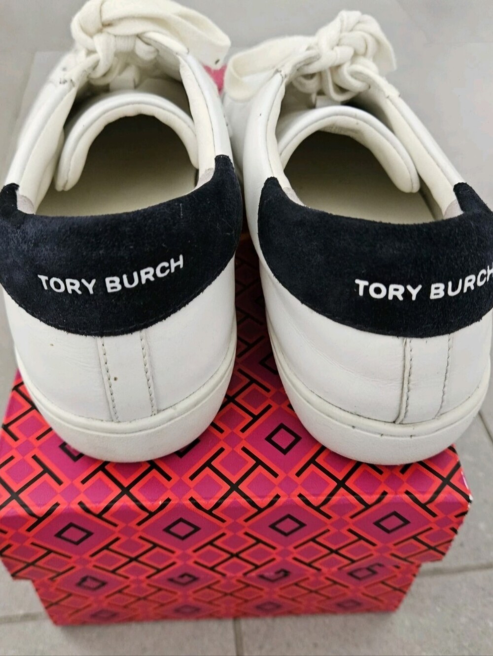 💖Tory Burch White Leather Logo Low-Top Sneaker size 7 💖 - Picture 9 of 10